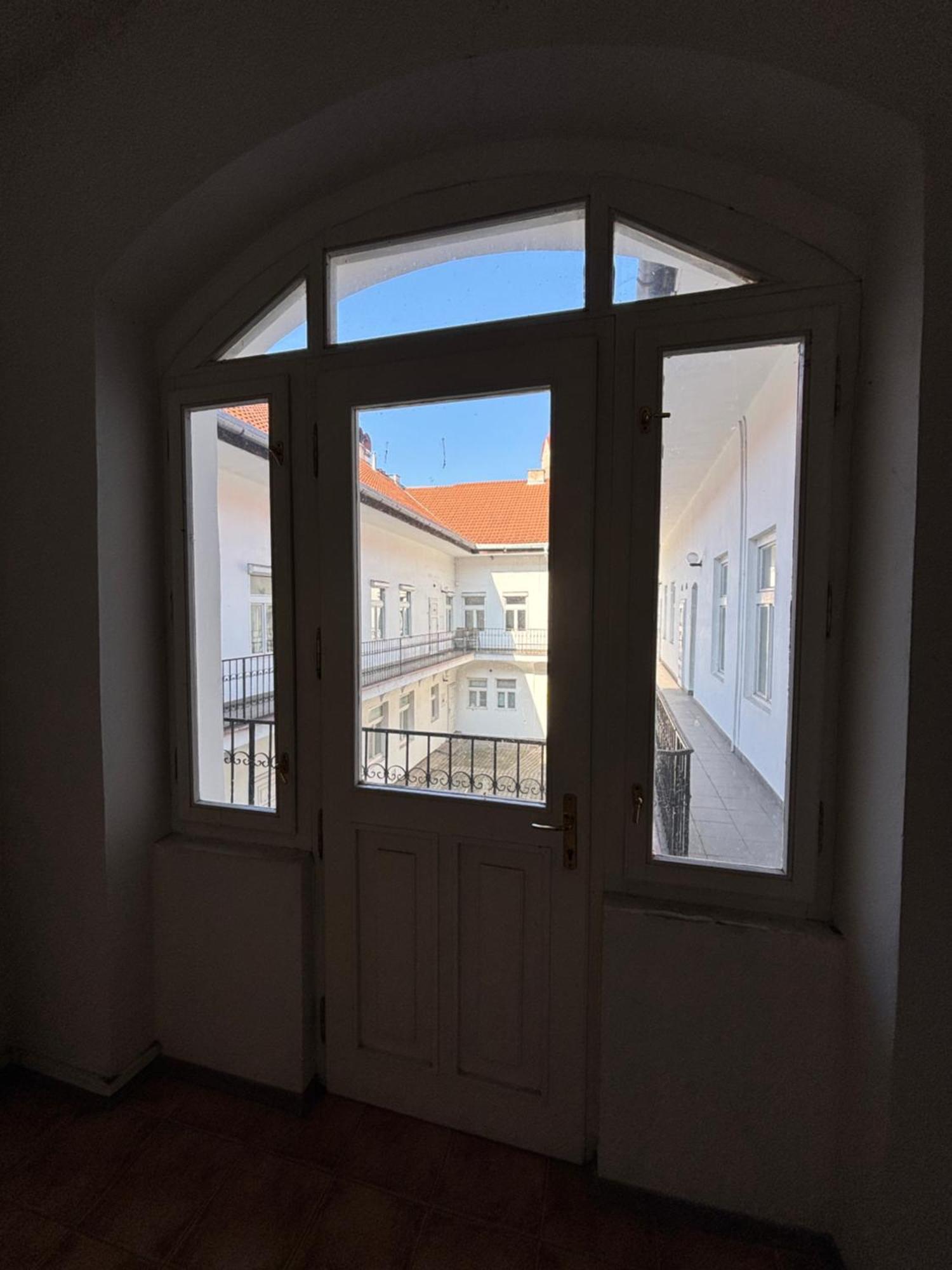 Novacik V Kosiciach Pri Katedrale Kosice